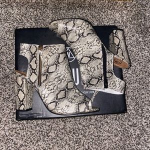 Snakeskin Missguided bootie